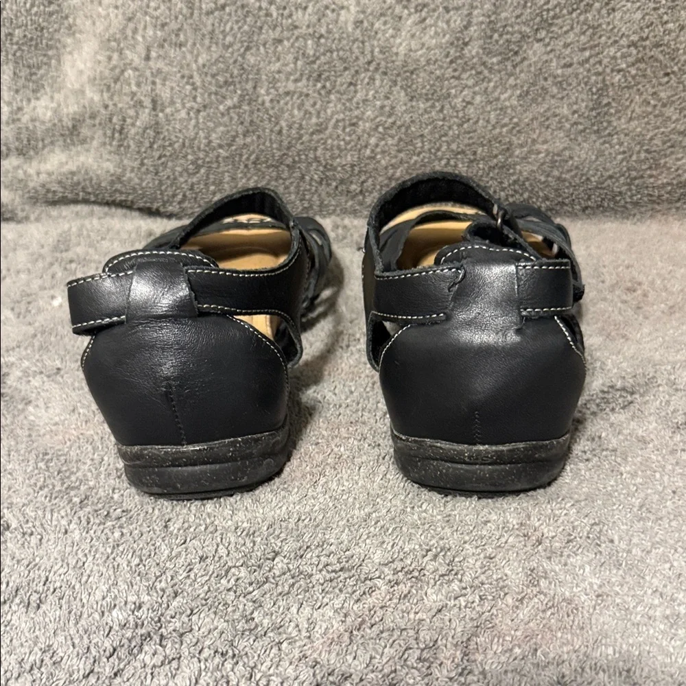 Clarks Collection Roseville Cove Women 6.5 Leather Sandial Shoe Black Strap Flat
